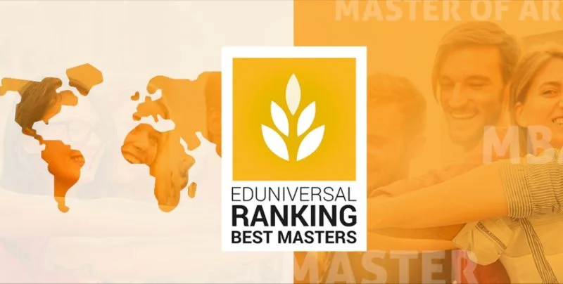 Mujer sonriendo entre un grupo de personas con el emblema de Best Masters Ranking