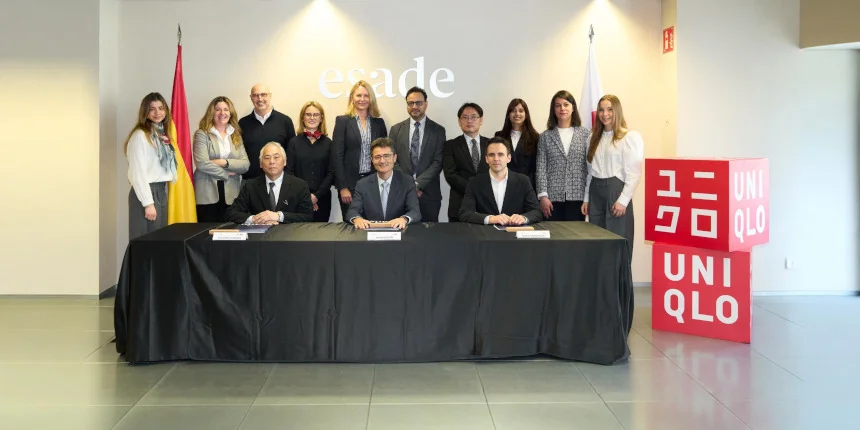 Firma del acuerdo entre UNIQLO y Esade 